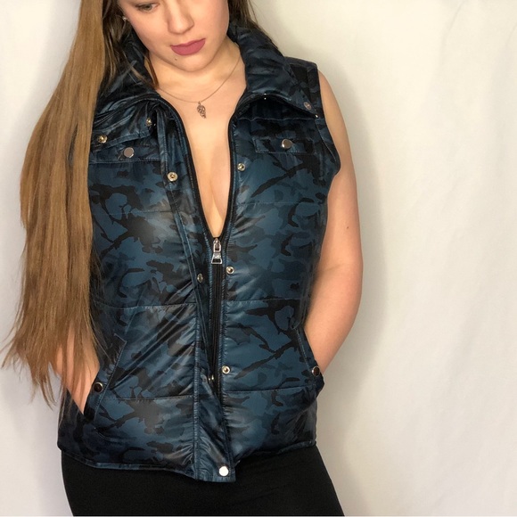 NWOT Style & Co Sport Navy Blue Camouflage Puffer Vest Size Medium - Picture 3 of 9